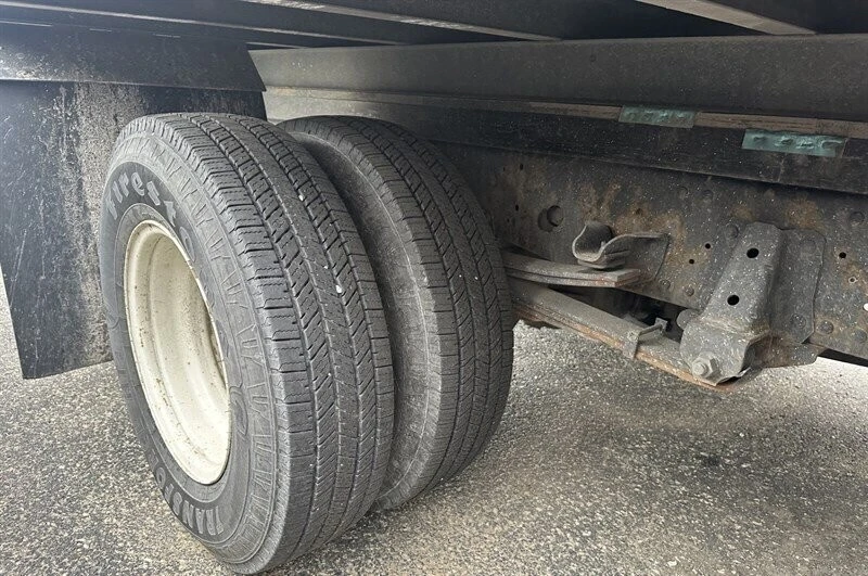 2020 Isuzu Elf - Image 6 of 11