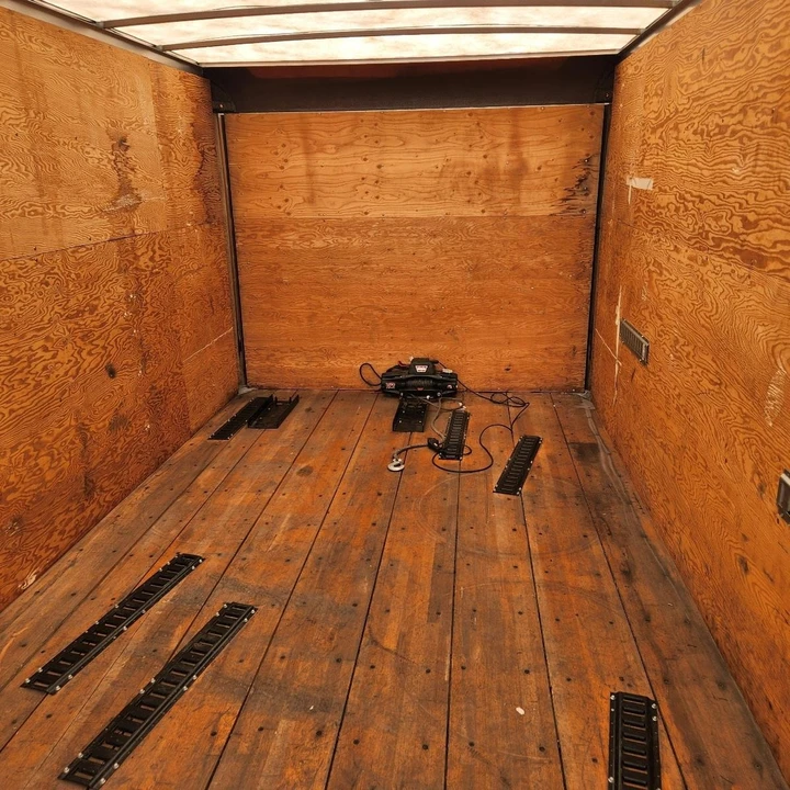 2020 Isuzu Elf - Image 11 of 12