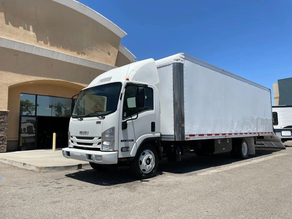 2020 Isuzu Elf - Image 23 of 31