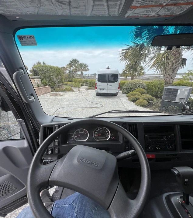 2020 Isuzu Elf - Image 26 of 31