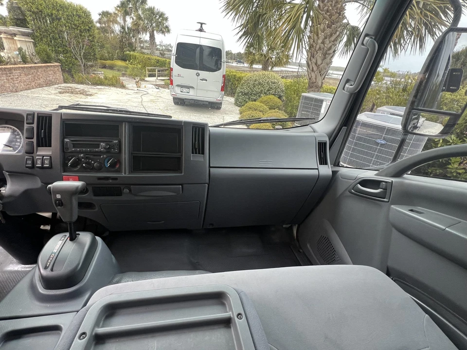 2020 Isuzu Elf - Image 31 of 31
