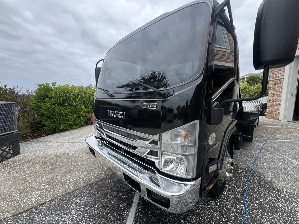 2020 Isuzu Elf - Image 2 of 31