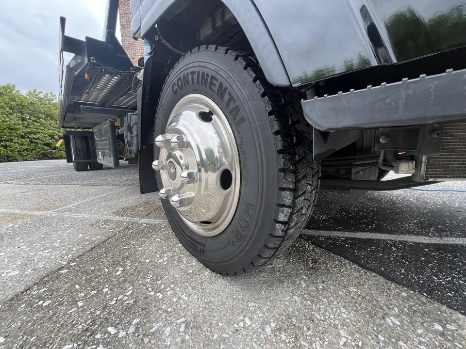 2020 Isuzu Elf - Image 22 of 31
