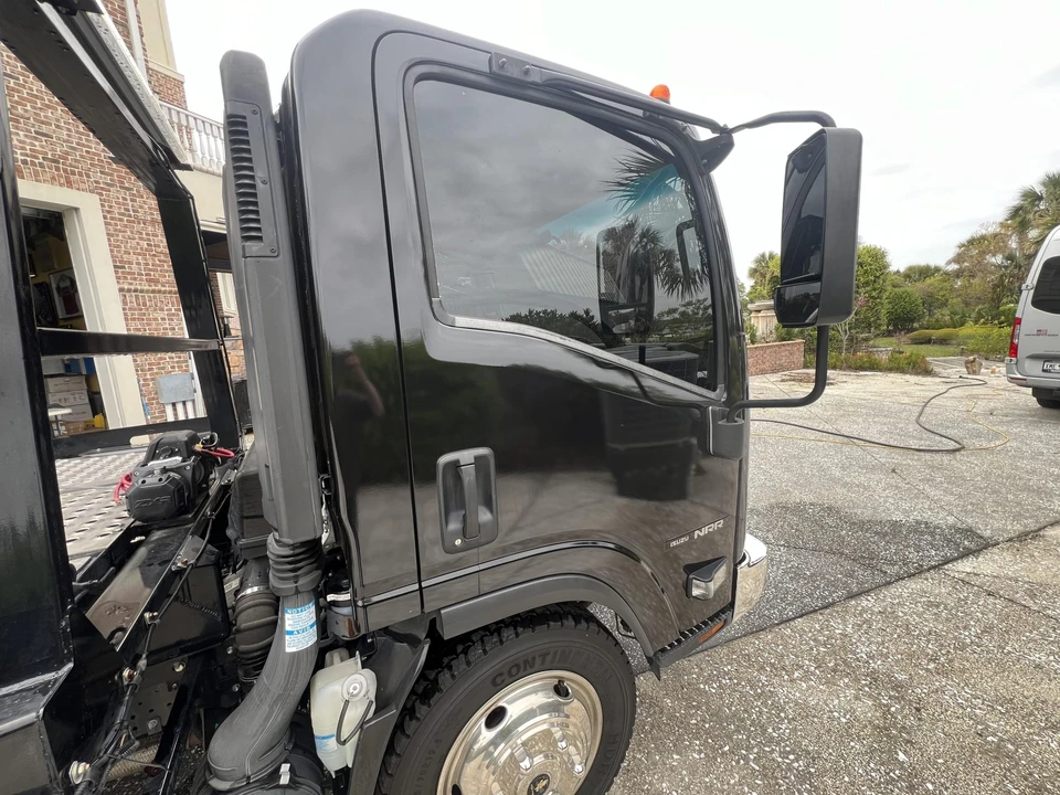 2020 Isuzu Elf - Image 11 of 31