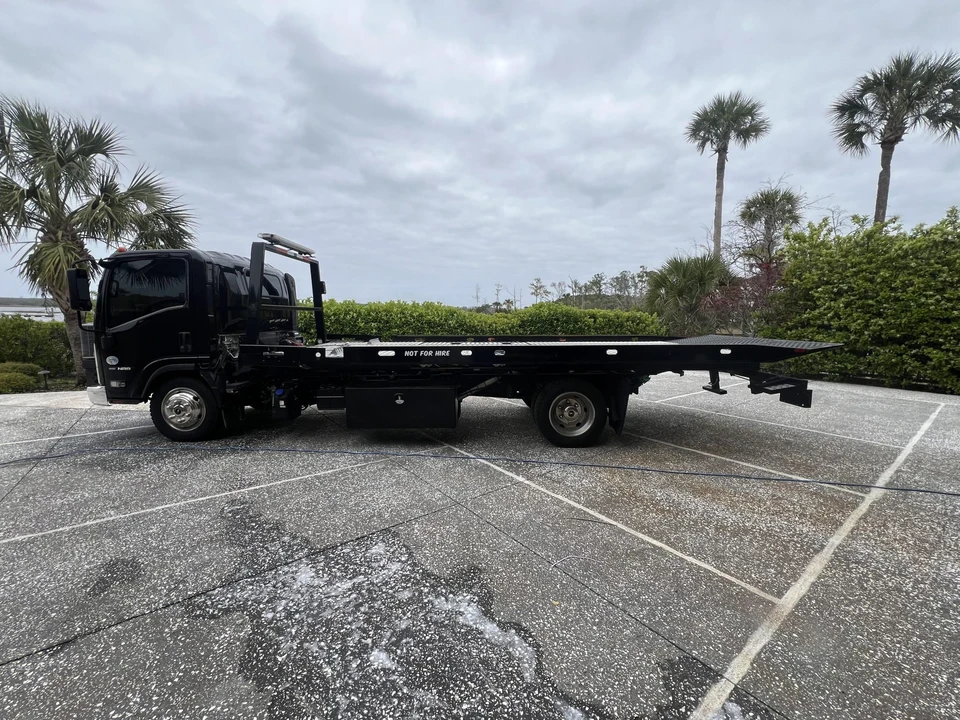 2020 Isuzu Elf - Image 4 of 31