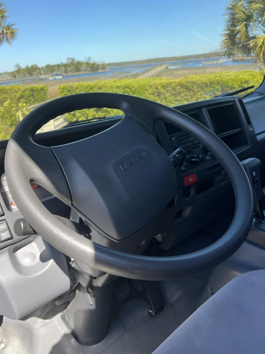 2020 Isuzu Elf - Image 27 of 31