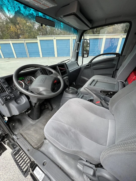 2020 Isuzu Elf - Image 23 of 31