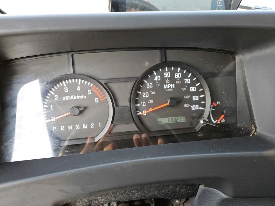 2020 Isuzu - Image 11 of 12