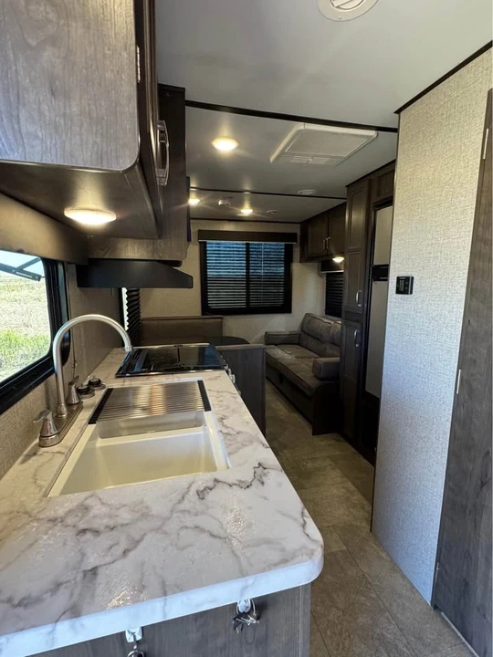 2020 Jayco - Image 6 of 11