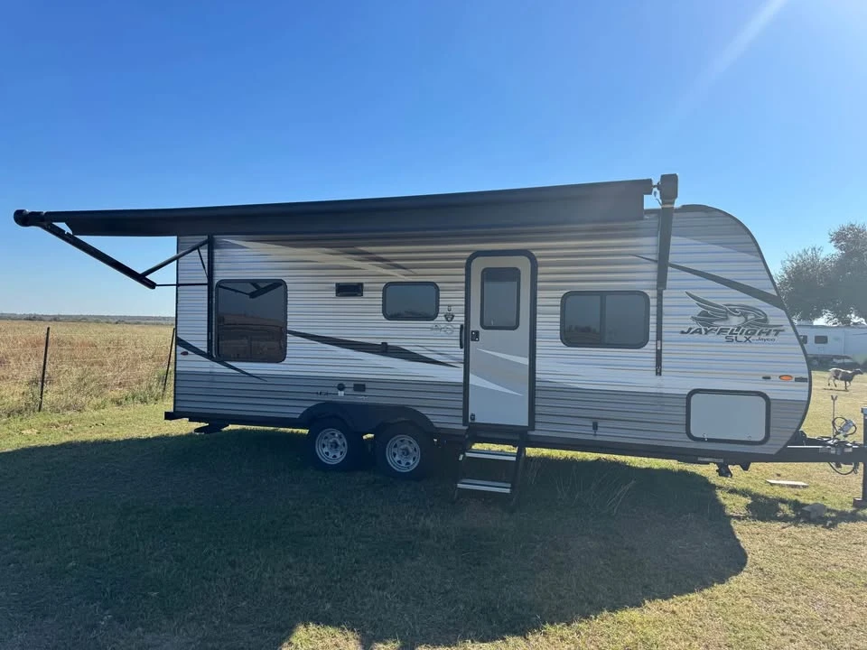 2020 Jayco - Image 2 of 11