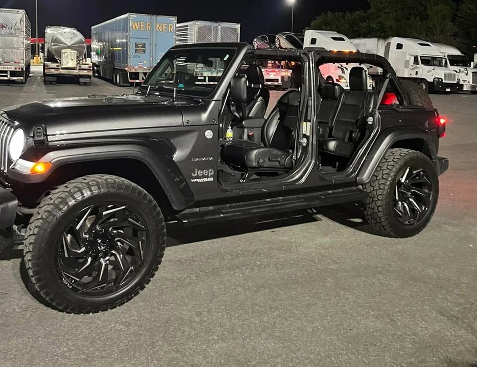 2020 Jeep JL Wrangler - Image 5 of 12