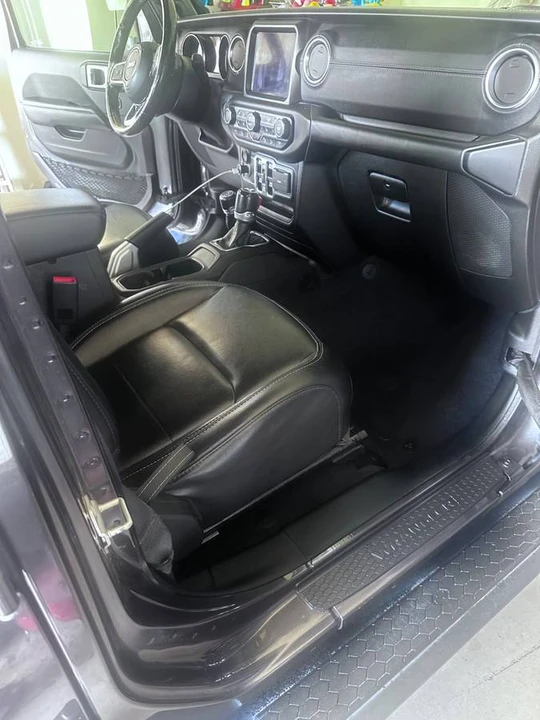 2020 Jeep JL Wrangler - Image 11 of 12