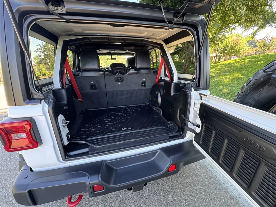 2020 Jeep JL Wrangler - Image 18 of 20