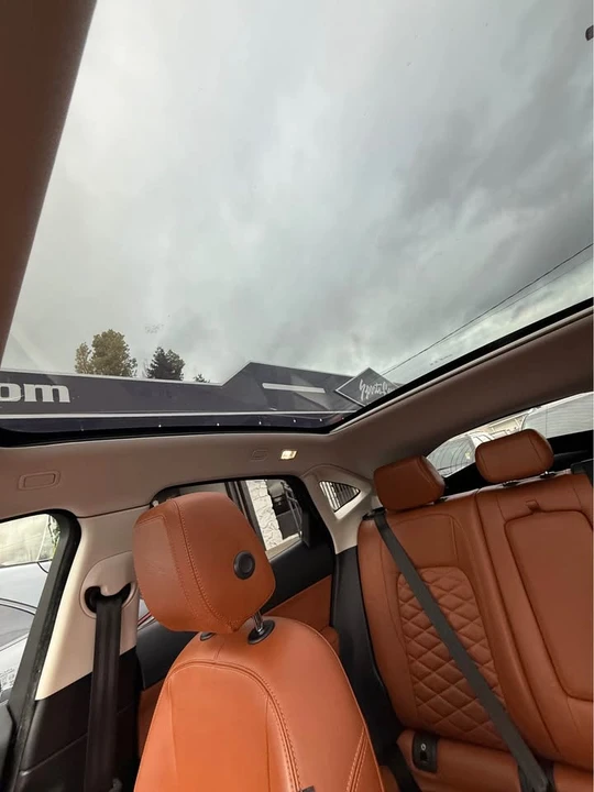 2020 Jaguar E-Pace - Image 7 of 12