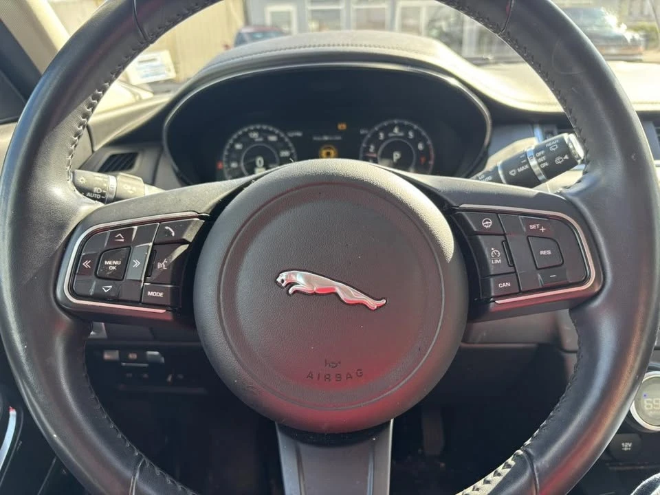 2020 Jaguar E-Pace - Image 7 of 14