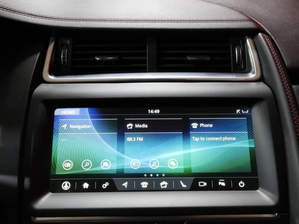 2020 Jaguar E-Pace - Image 17 of 18
