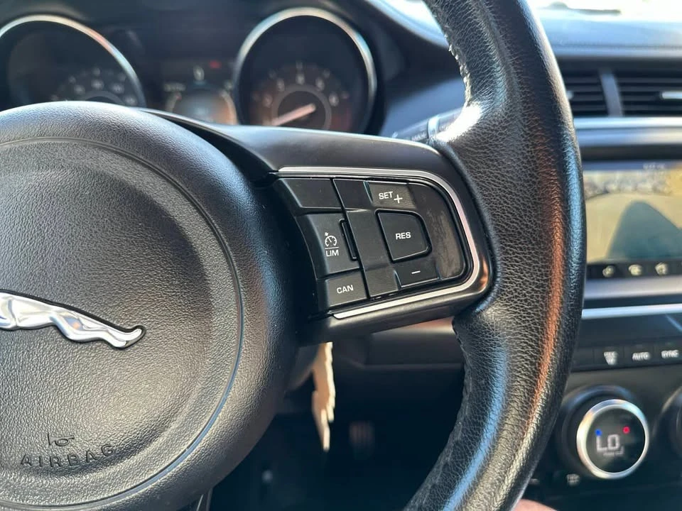 2020 Jaguar E-Pace - Image 14 of 20