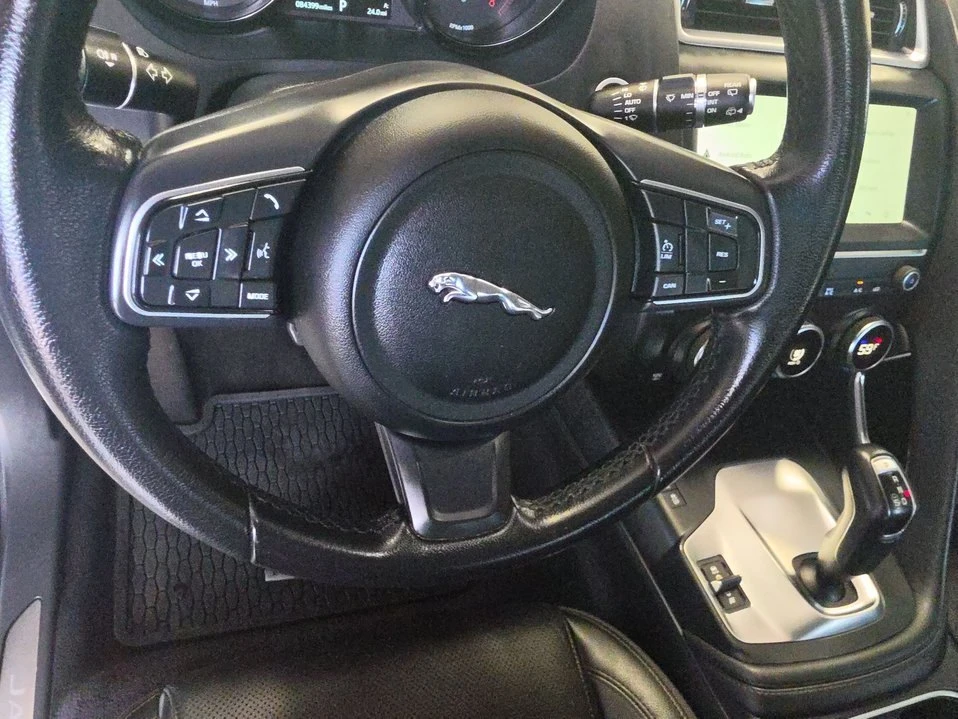 2020 Jaguar E-Pace - Image 19 of 20