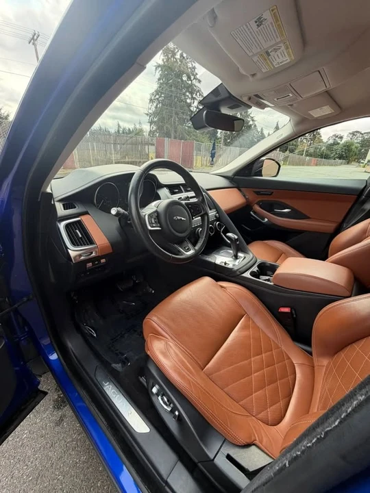 2020 Jaguar E-Pace - Image 15 of 20