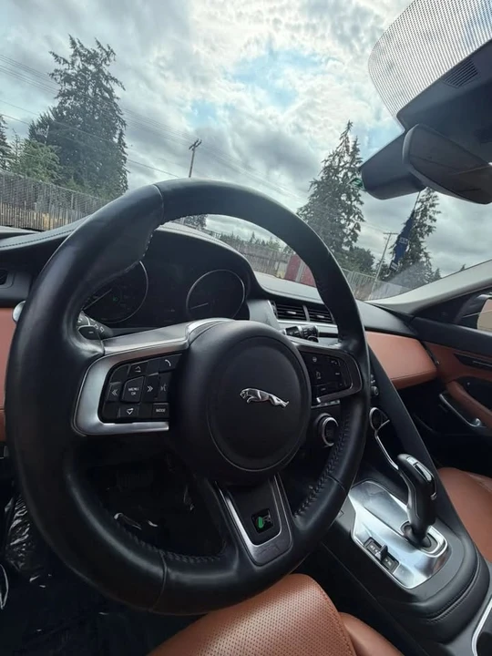 2020 Jaguar E-Pace - Image 12 of 20