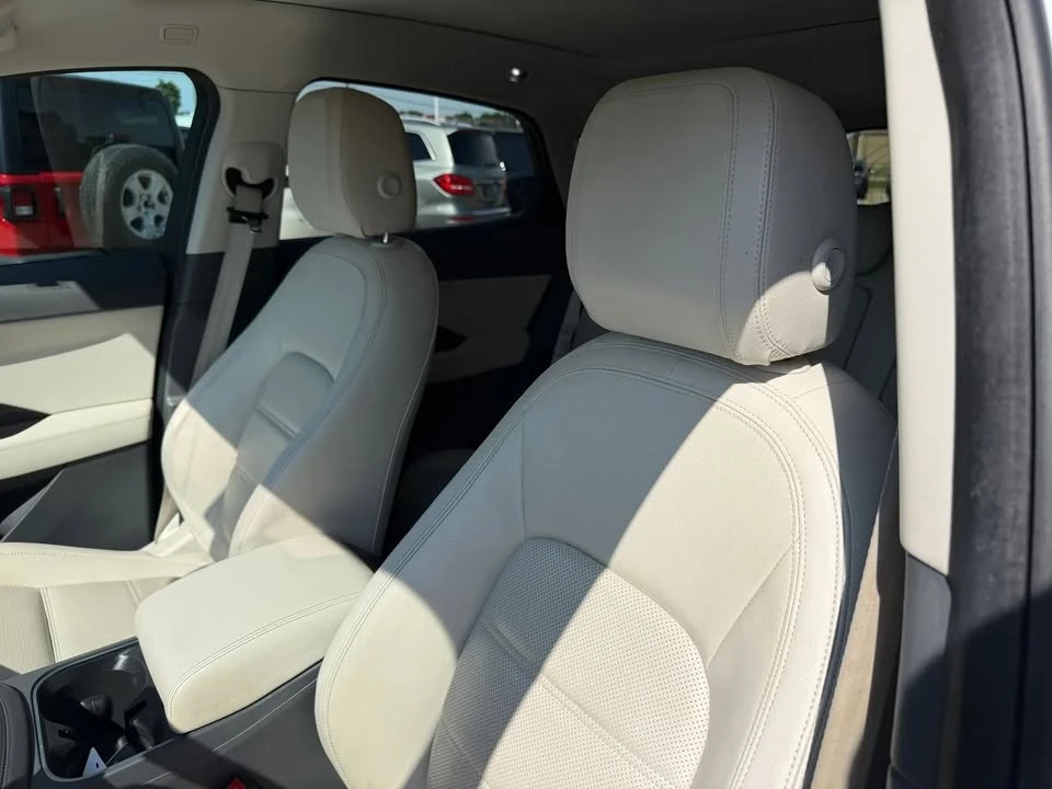 2020 Jaguar E-Pace - Image 8 of 20