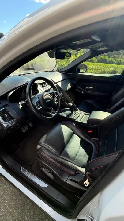 2020 Jaguar E-Pace - Image 8 of 15