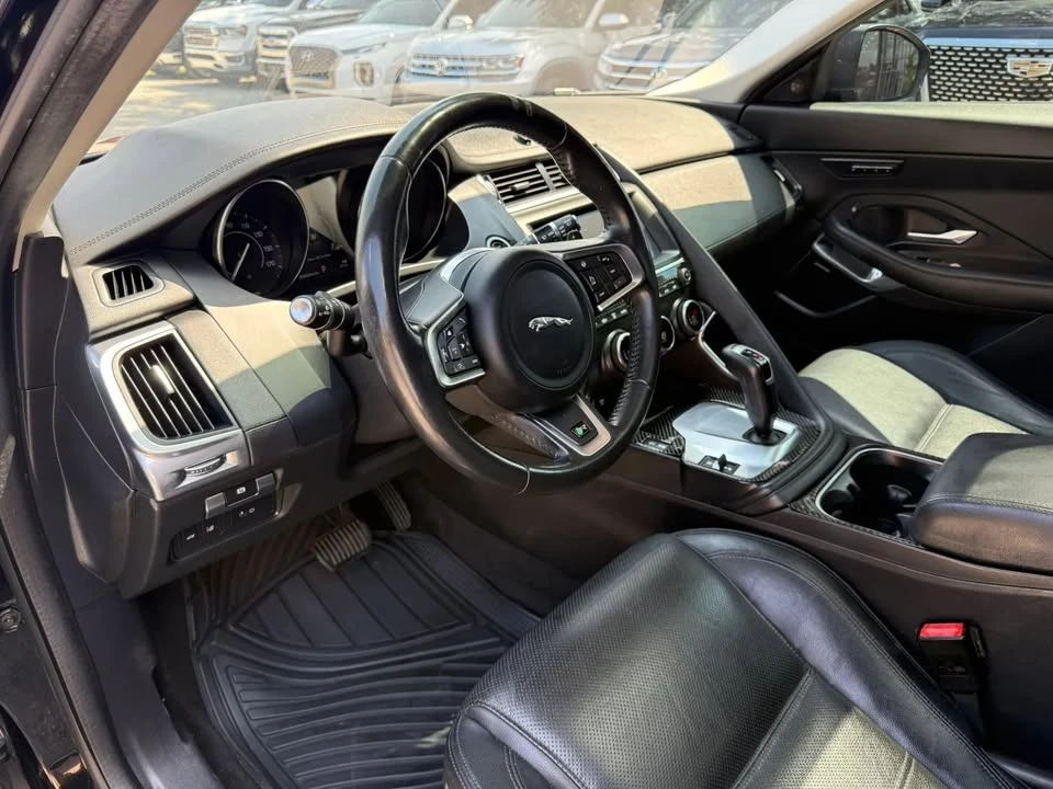 2020 Jaguar E-Pace - Image 11 of 20