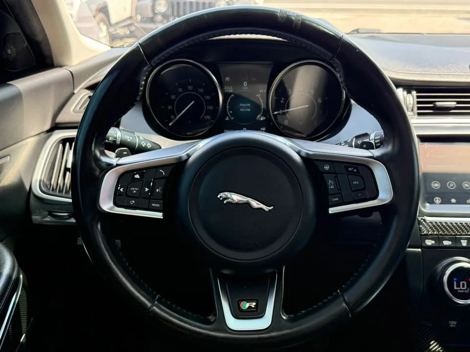 2020 Jaguar E-Pace - Image 7 of 20