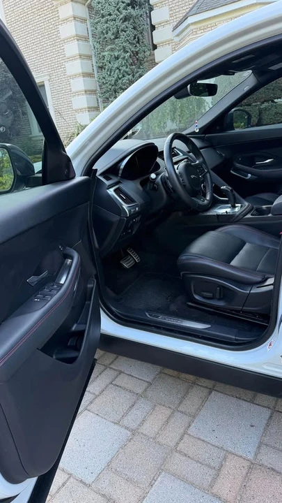 2020 Jaguar E-Pace - Image 8 of 16