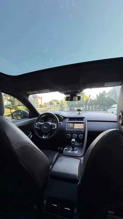2020 Jaguar E-Pace - Image 9 of 16