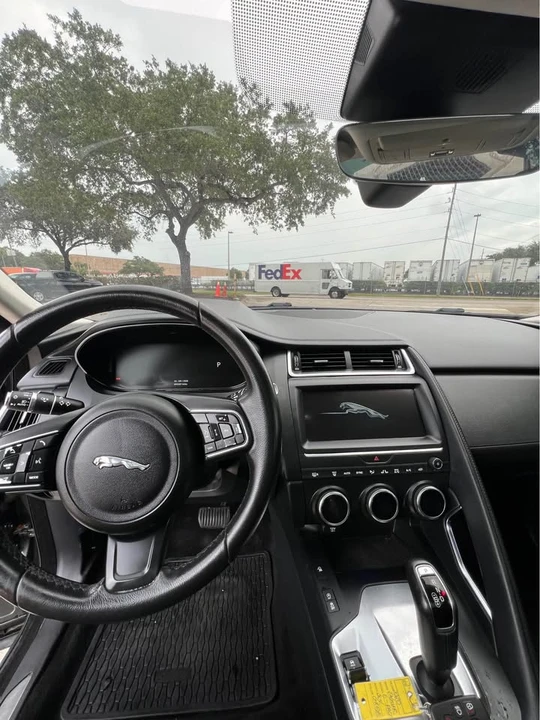 2020 Jaguar E-Pace - Image 15 of 17
