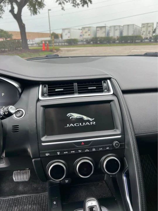 2020 Jaguar E-Pace - Image 14 of 17