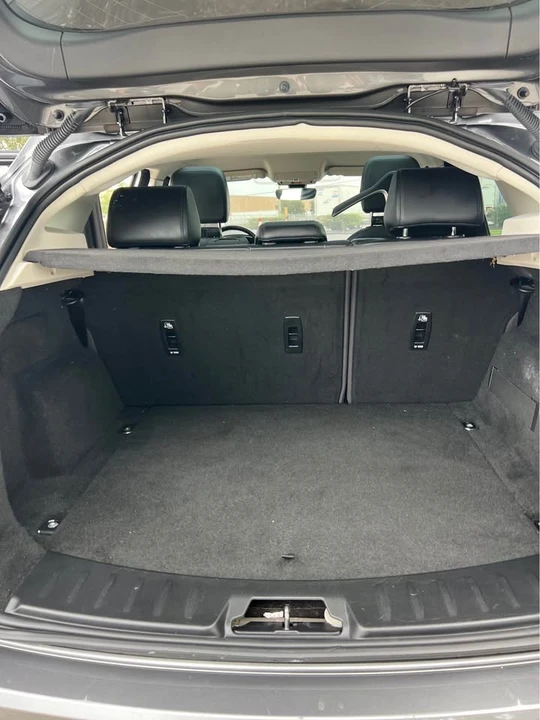 2020 Jaguar E-Pace - Image 10 of 17