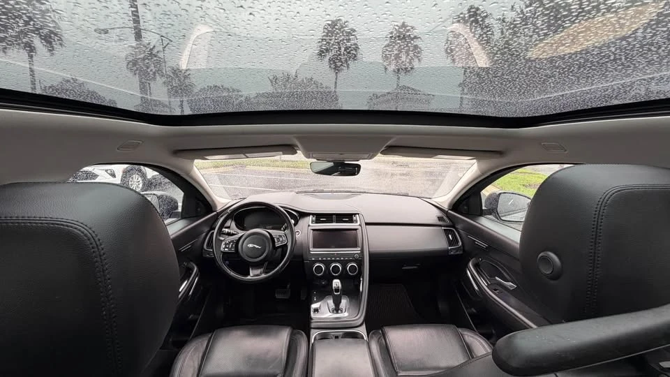 2020 Jaguar E-Pace - Image 15 of 16