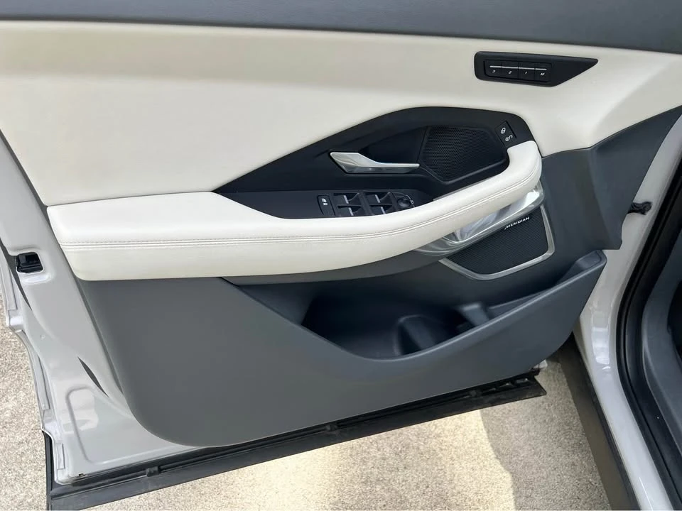 2020 Jaguar E-Pace - Image 10 of 14