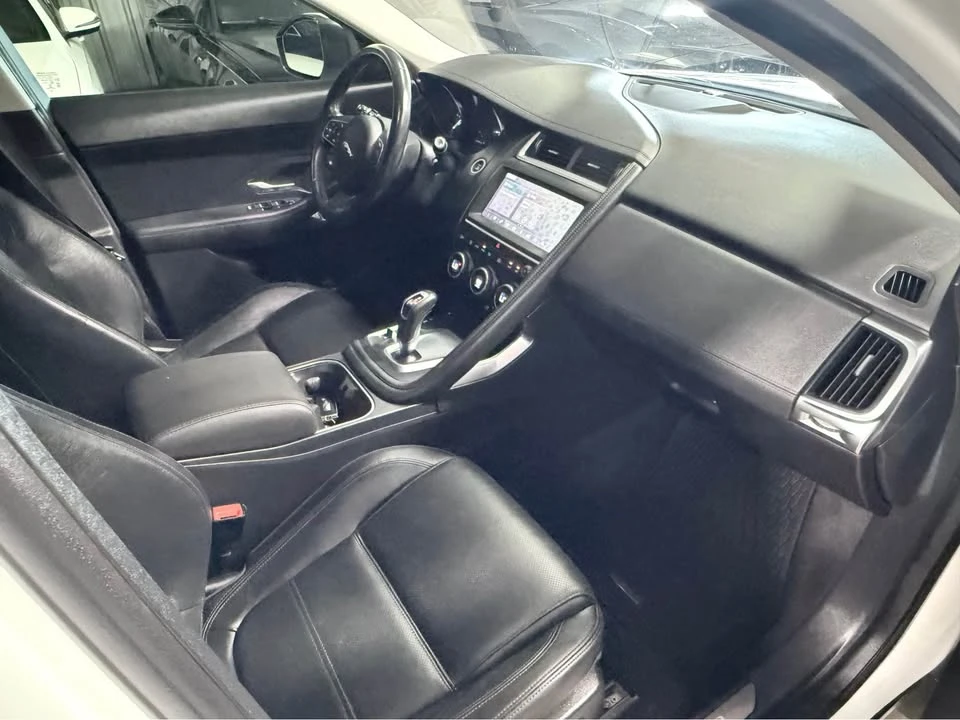2020 Jaguar E-Pace - Image 5 of 8