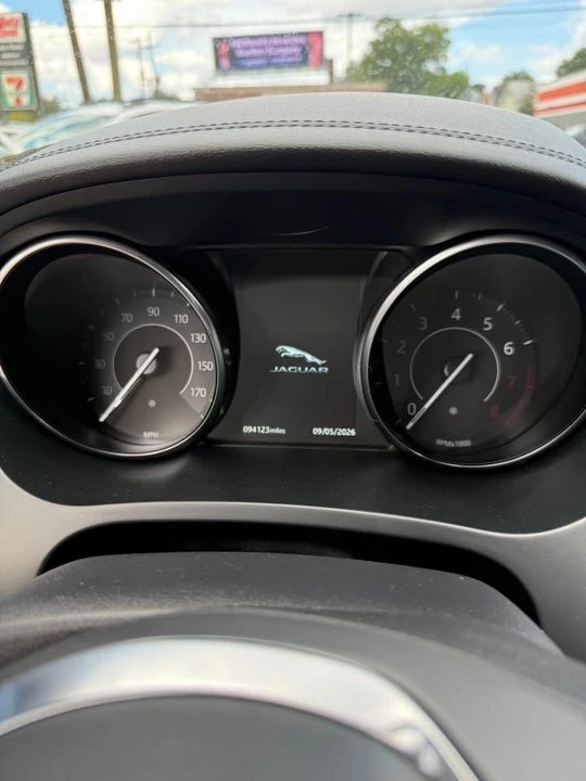 2020 Jaguar E-Pace - Image 7 of 14