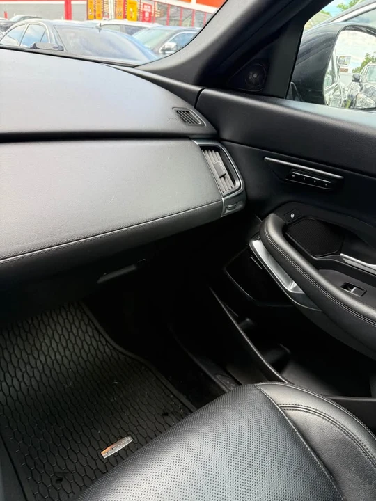 2020 Jaguar E-Pace - Image 9 of 14