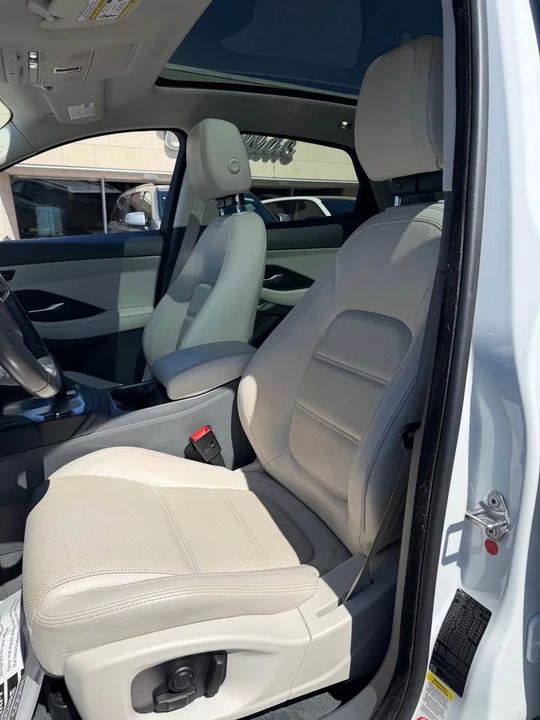 2020 Jaguar E-Pace - Image 12 of 17