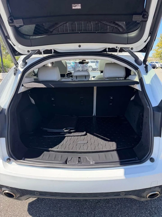 2020 Jaguar E-Pace - Image 10 of 17