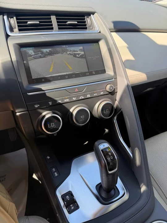 2020 Jaguar E-Pace - Image 15 of 17