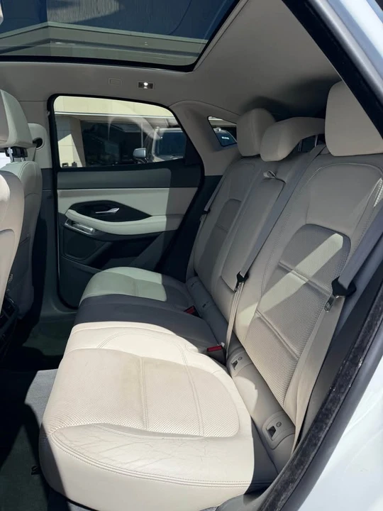 2020 Jaguar E-Pace - Image 11 of 17