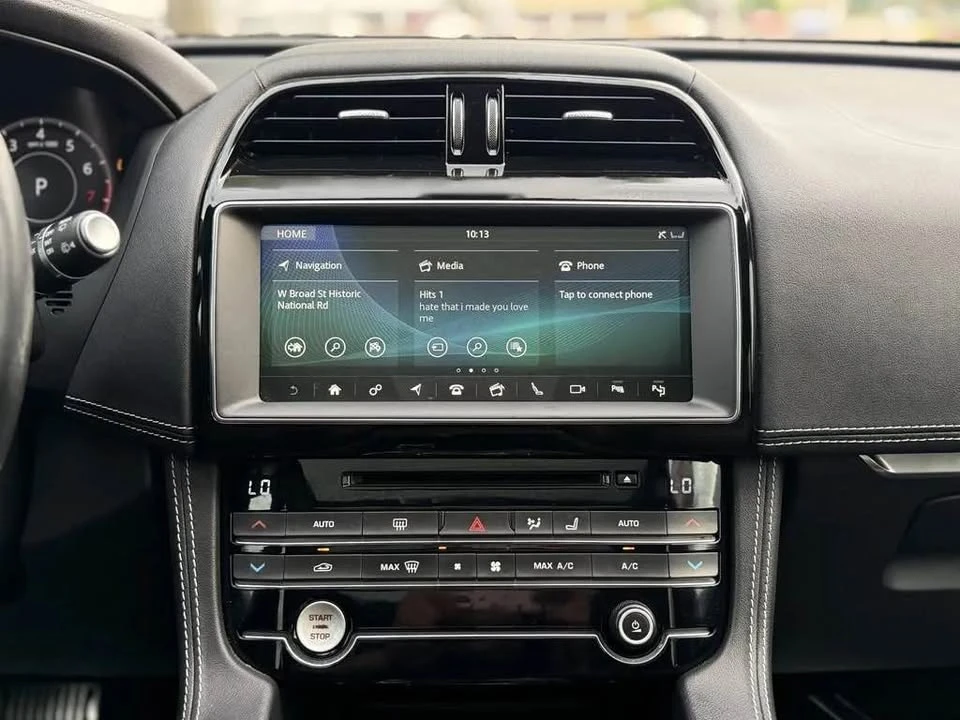2020 Jaguar E-Pace - Image 13 of 18