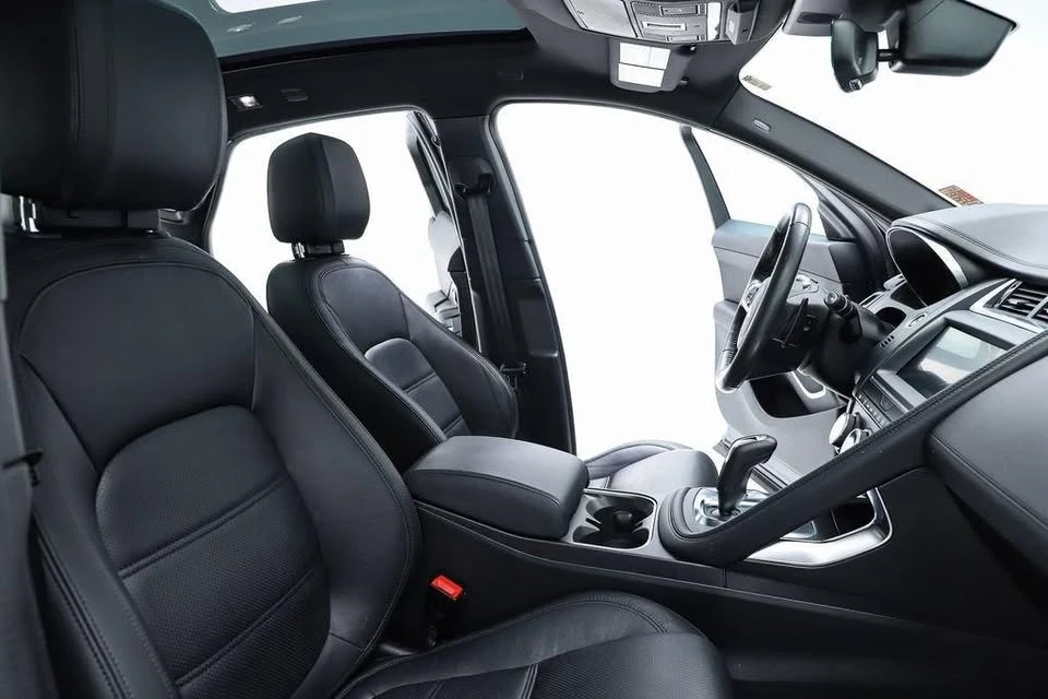 2020 Jaguar E-Pace - Image 14 of 17