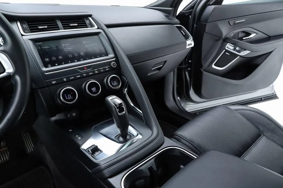 2020 Jaguar E-Pace - Image 11 of 17