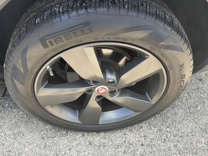 2020 Jaguar E-Pace - Image 15 of 17
