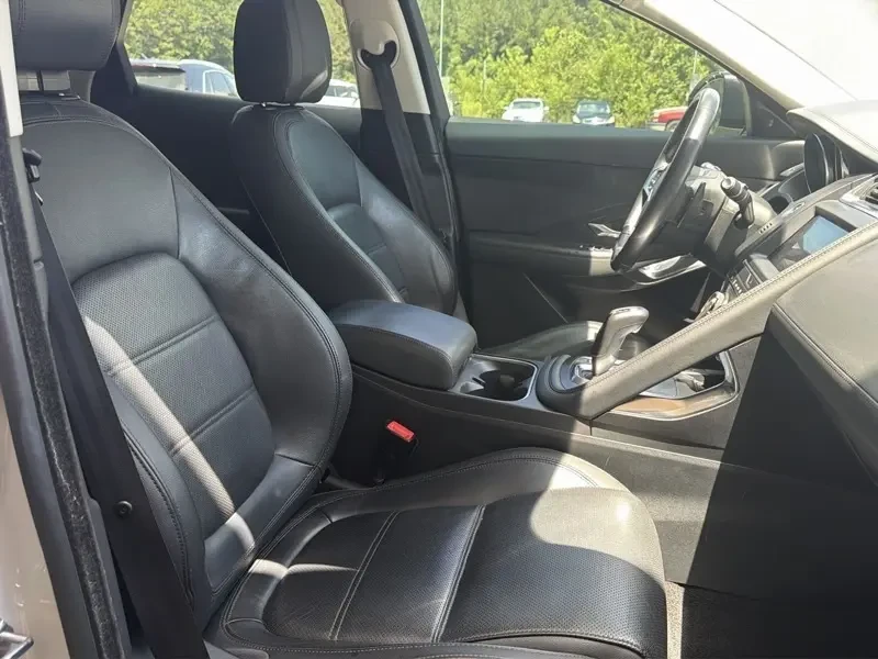 2020 Jaguar E-Pace - Image 10 of 17