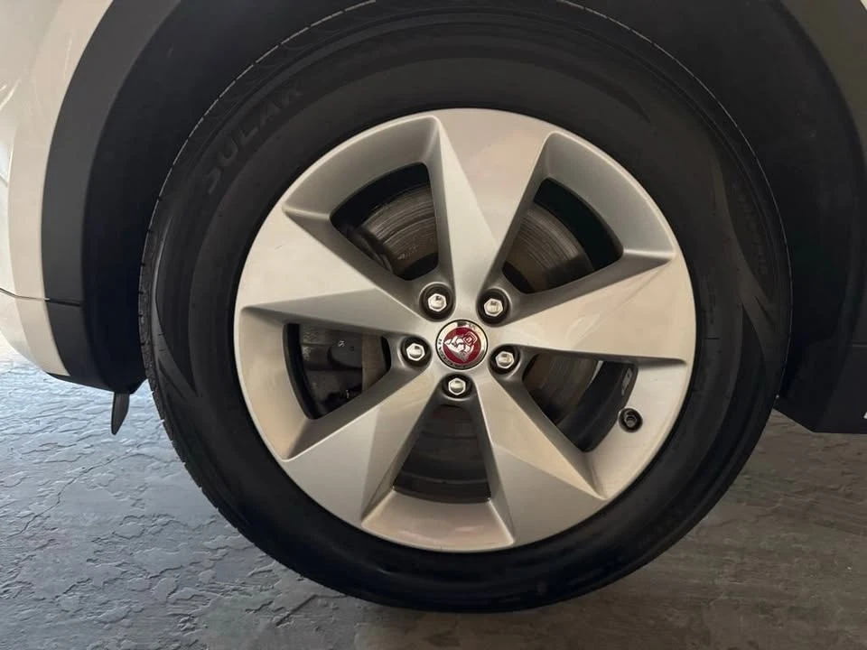 2020 Jaguar E-Pace - Image 18 of 20