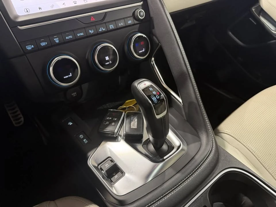 2020 Jaguar E-Pace - Image 15 of 20