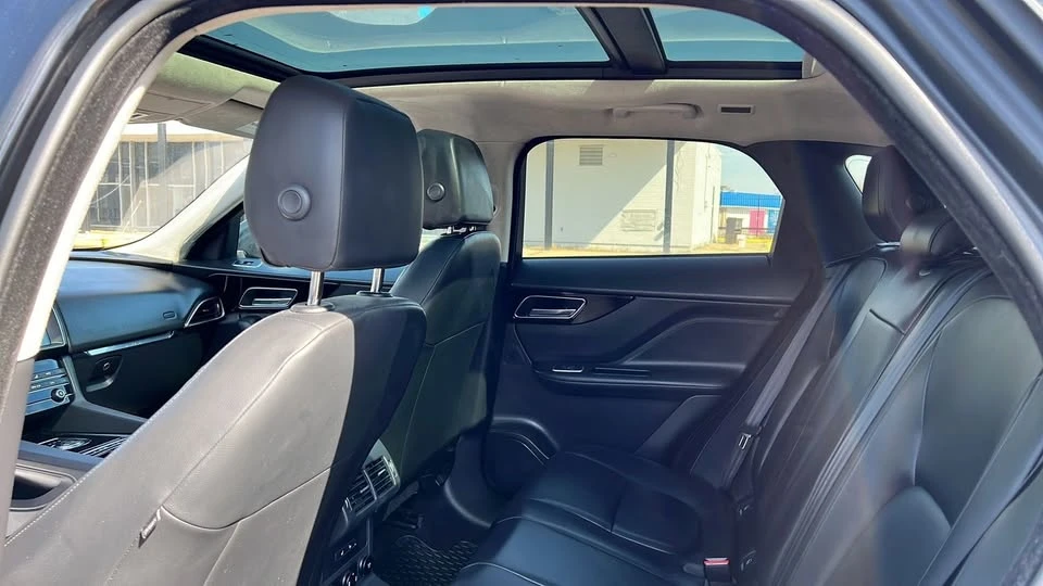 2020 Jaguar F-Pace - Image 8 of 11